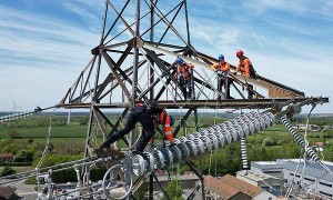 “中国电网是AI的重要助力，而英国60年了都没升级”