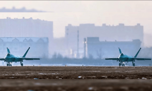 歼-35绿皮机新年首飞，量产信号拉满，福建舰终于等到关键拼图！