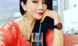 63岁吴家丽近况曝光！成龙曾痴迷她6年，如今还是单身却风韵犹存