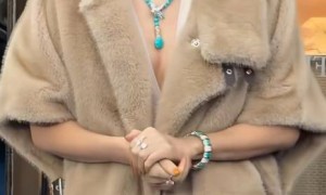 47岁章子怡亮相活动，“圆润脸型”引关注，有网友称为新角色增重20斤