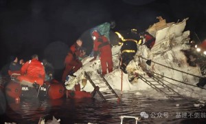 是自己点的？福特号航母大火烧了一天一夜，600个床铺被烧毁！