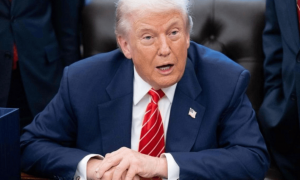 高市早苗专机刚抵华盛顿，还没见到特朗普，先等来了俄方两句话