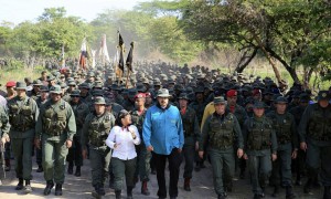 在美国的马杜罗没想到，副总统只扛了一天，就带领全国人民投降了