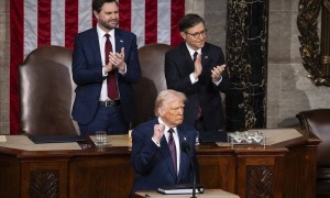 对台关税下调至15%，美方开始明抢台积电，卢特尼克宣布：特朗普4月如期访华！