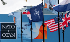 北约不装了，下一步袭击塞尔维亚？抢在三方动手前，中国武器先到了