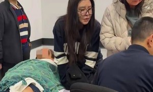 59岁王祖贤近况曝光！在加拿大别墅区开艾灸馆，一个人孤苦伶仃生活