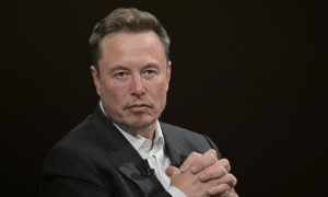 狂追俄罗斯油轮18天，特朗普疯狂全球抢油，对中国有何影响？