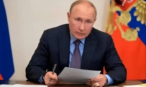 与俄罗斯关系破裂后，该国总理访问中国，并在普京面前，与中国达成重要协议