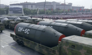 东风-61怒啸长安街，中方借九三阅兵，宣告中国战略重器换了一茬！