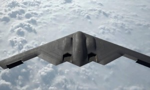 550亿打水漂！外媒承认：中国软件提前戳穿B-21隐身神话，美军未列装先落后