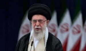 两艘航母压阵，特朗普的口风突然变了，对伊朗发出最后通牒