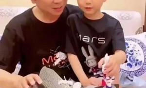 68岁冯巩近况曝光！住100平小房，衣服纸箱乱堆，口罩反复用引热议