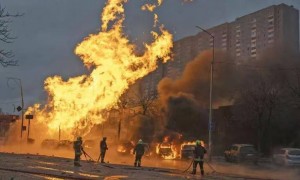 普京终于爆发了！榛树导弹打击乌天然气设施，欧盟打落门牙往肚里吞