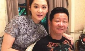 56岁赵亮现状太意外！娶小16岁模特娇妻，却隐居深山养鸡满脸沧桑