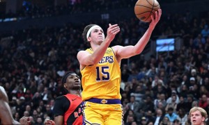 湖人计划给里夫斯5年2.4亿顶薪合同 同时追求字母哥