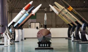 实锤了！伊朗拿出卫星图，证实美军反导被轰炸，战术导弹都拦不住了