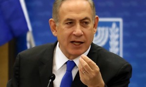 12名高官遇袭，胡塞武装反应迅速，揪出内奸，直接打击以色列油轮