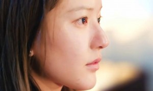 赵露思“卸掉半永久”上热搜：原来我们哭的不是她，是镜子里自己