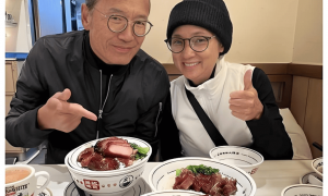 67岁苗侨伟近况曝光！与小3岁戚美珍相濡以沫，一双儿女成为他的骄傲