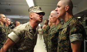 一个月餐费，就花光了900万，美防长被批挥霍奢靡