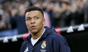 观战台：曼联死磕热刺+曼城火拼利物浦 皇马巴萨战弱旅