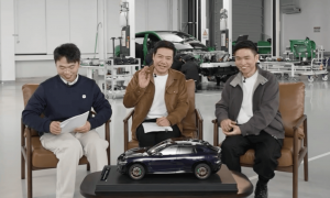 小米汽车今年交付目标55万辆！雷军回应“小字营销”：行业陋习，马上就改！辟谣“小米不让农民卖小米”