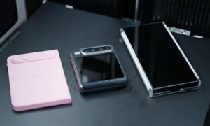 苹果首款折叠iPhone Fold机模和华为Pura X对比图曝光