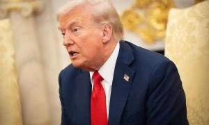 突发特讯！直接“明抢”？特朗普通告全球：美国进入国家紧急状态，以“保护”美方所持委内瑞拉石油收入，罕见措辞引爆国际舆论