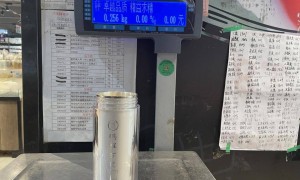 银价涨猛了！女子3年前买钻戒送的足银保温杯，现在身价已超过那枚钻戒